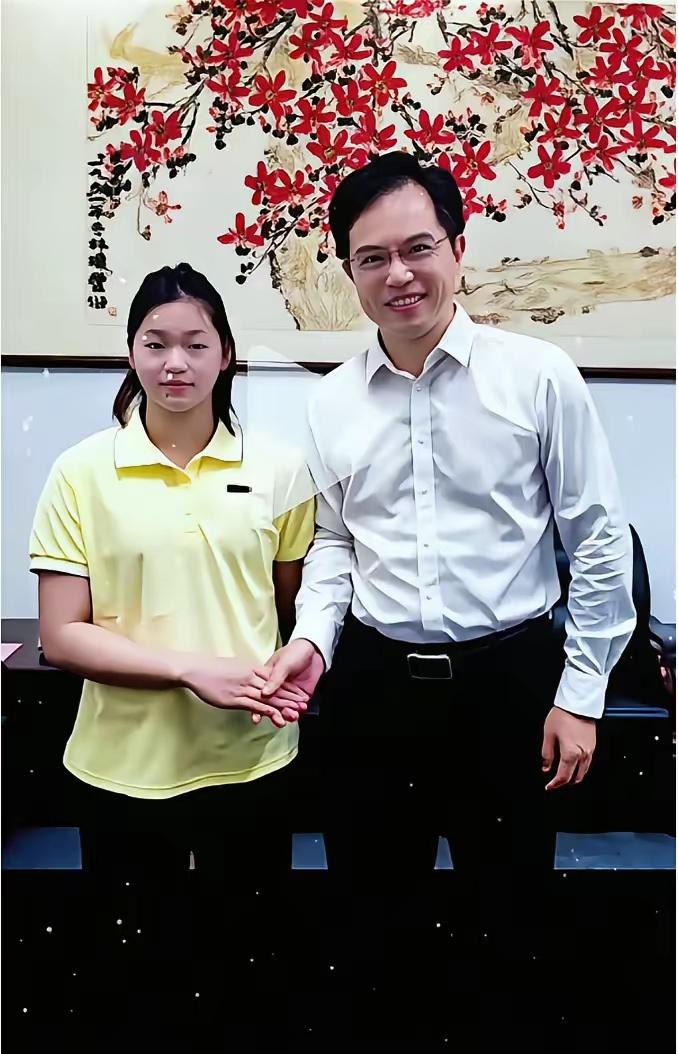 “满分全红婵”，又双叒叕上热搜了！9月16日，暨南大学举行开学典礼，作为暨南大学