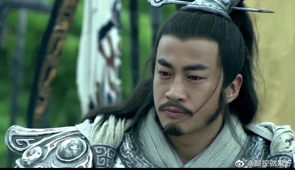 何润东演的项羽身高够高，肩膀够宽，眼神到位，战场戏舞枪的动作也是行云流水，一看就