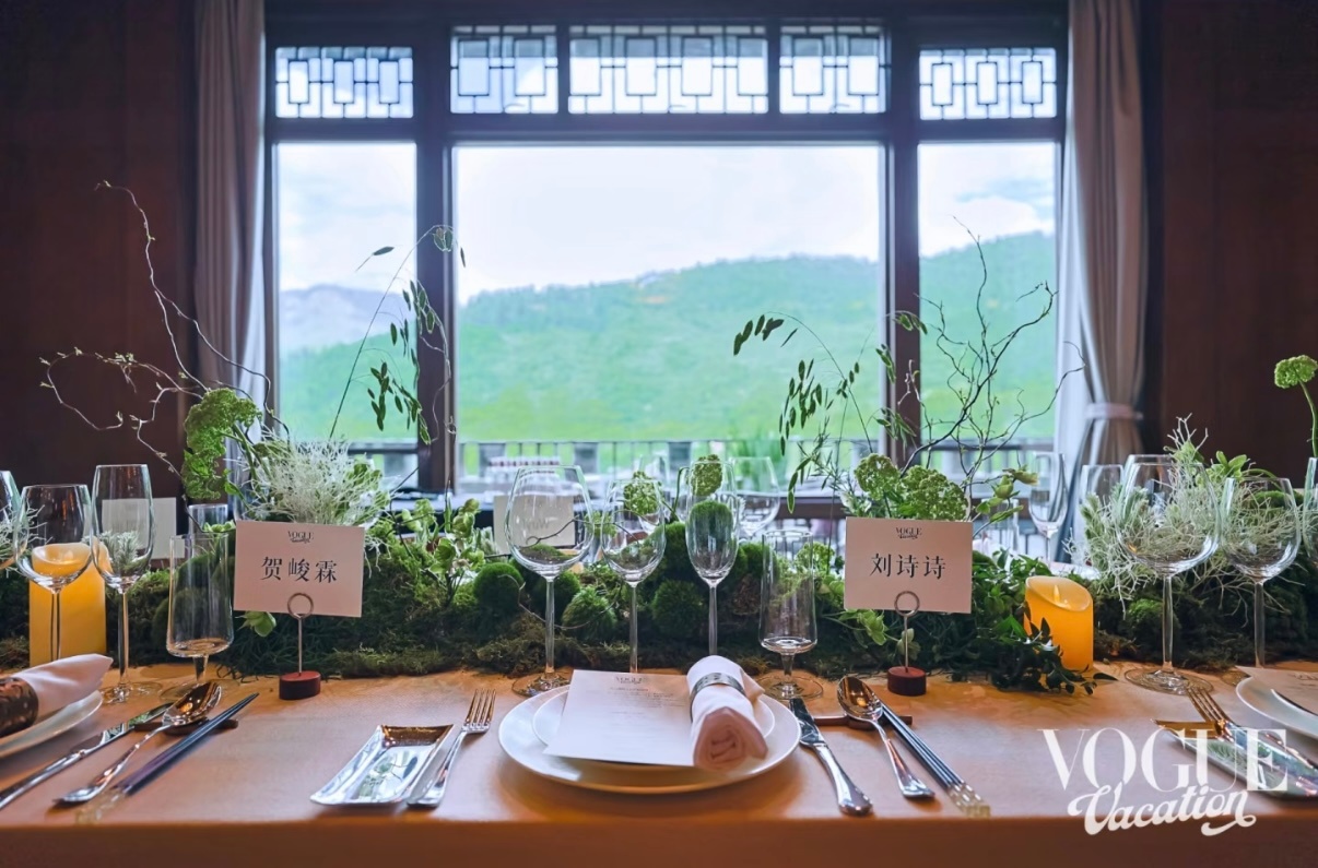 VOGUE的席位卡💐：贺峻霖 