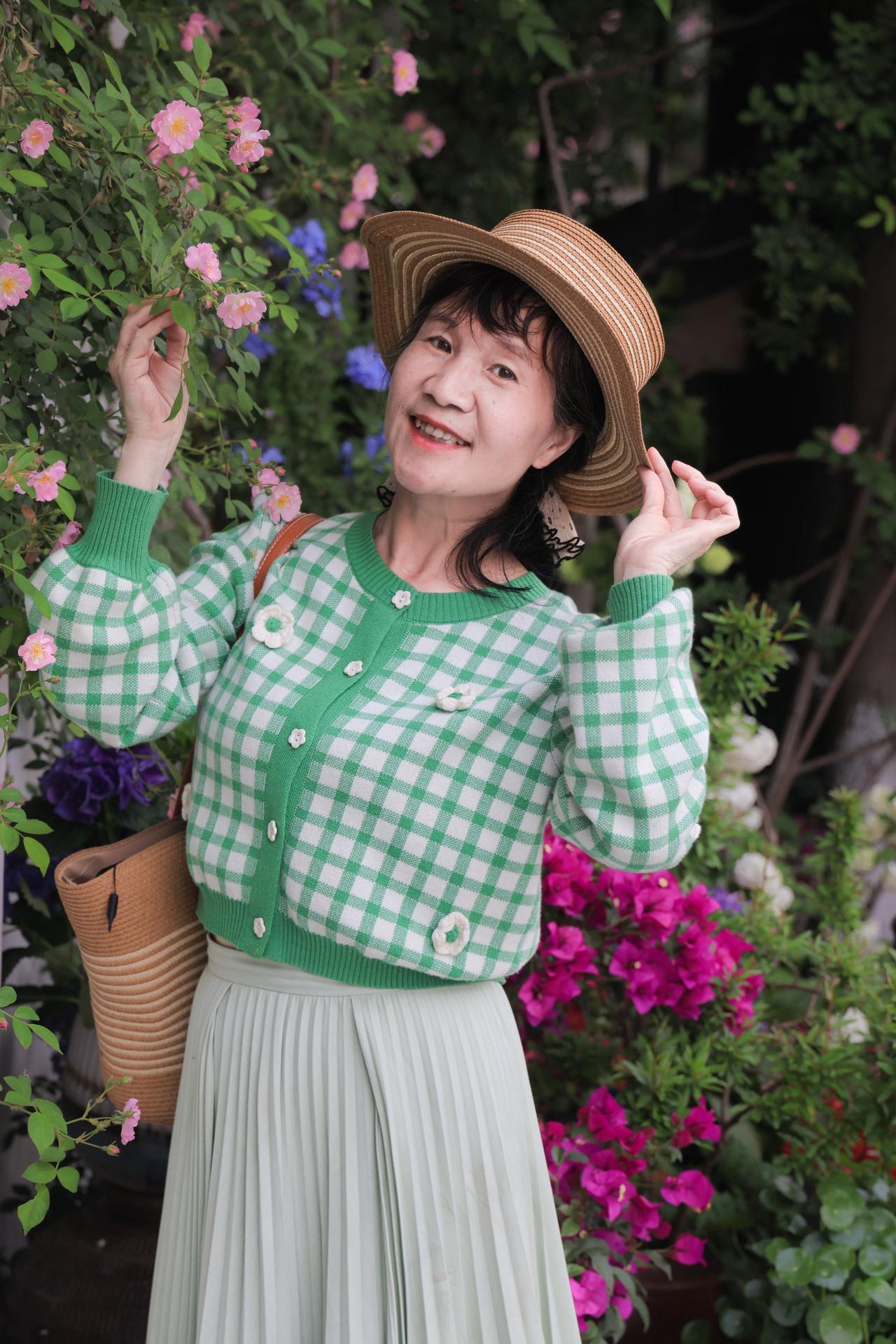 蔷薇花都开好了  不如见一面？
【北津戍艺术区-襄阳古玩城】
     襄阳古玩