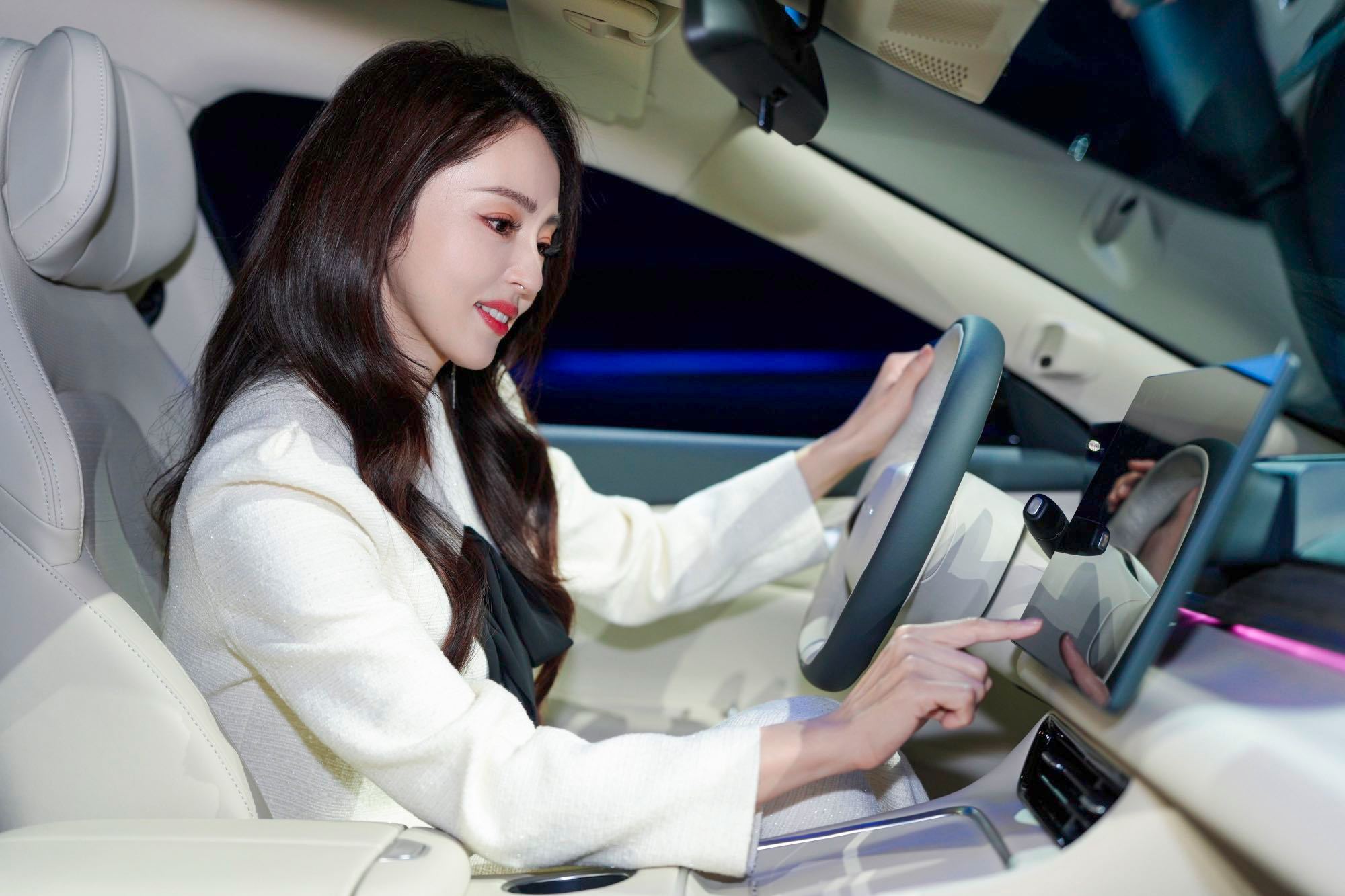 董璇真不愧是我喜欢的大美女啊，在姐姐身上真的是感受到了经济上行的一种美！看到线下