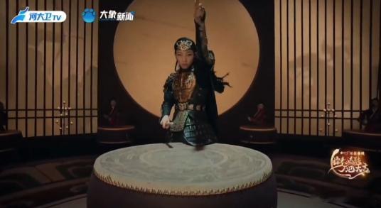 封神邓婵玉在河南春晚提前亮相了  河南春晚《铮铮》舞台，那尔那茜饰演的邓婵玉英姿