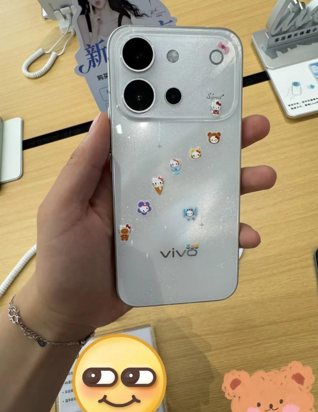 小星星配小手机，谁懂啊！
在自己能力范围内想要的东西，我都会努力满足自己。现在才