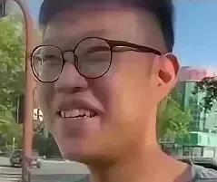 马上就要开学了，姜润泽给他养父来锁喉的过肩摔的视频全网都知道了。

这段视频拍下
