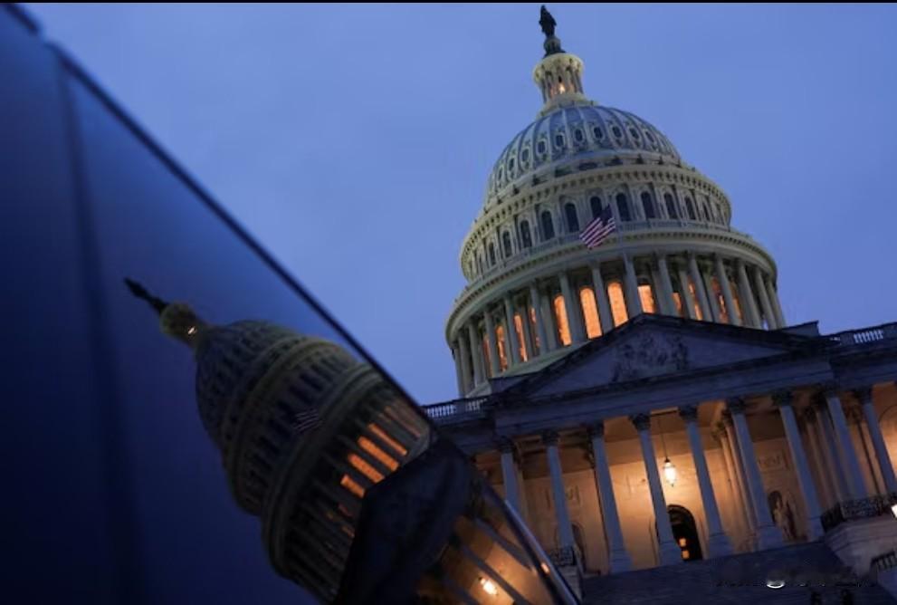 问：Politico 报道了年轻共和党人的群聊内容，这只是个别坏苹果吗？

霍楚