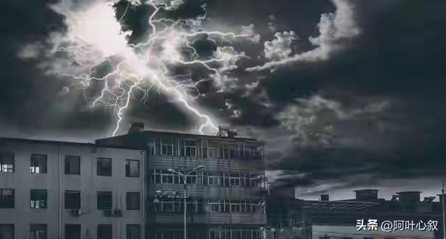 暴雨大风突袭滨州博兴！凌晨紧急预警出炉，当地人提前做好防备
 
博兴县气象台在6