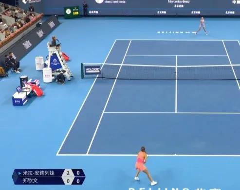 第一盘一上来郑钦文0：4落后
连追5局5：4
遗憾5：7失利第一盘
不仅球员要保