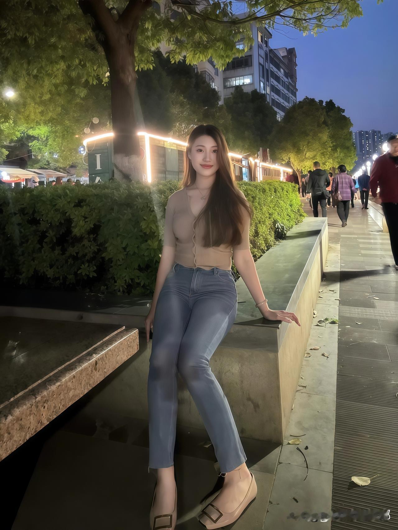 夜幕下的都市风景，静谧中透着繁华