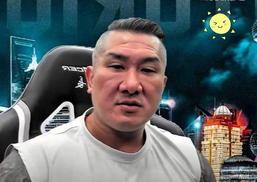 馆长在直播间又开始算账，这趟川渝行一共花费了人民币90万，其中70万是将近20人