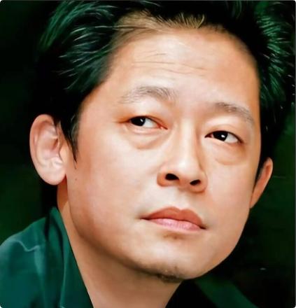 王志文说："我不高攀有钱人，因为我花不到他的钱；我也不低看穷人，因为他不靠我生存
