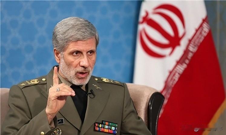 伊朗高级指挥官警告特朗普：骄兵必败

周一，在伊朗伊斯兰革命卫队指挥参谋大学毕业