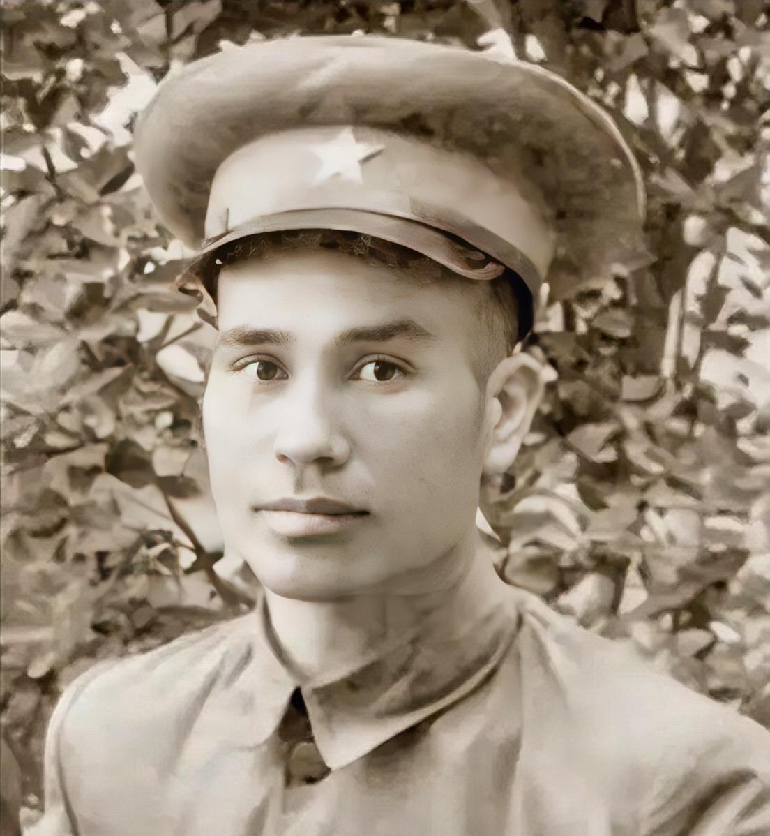 1957年，山东潍坊军分区司令员陈昌奉正准备吃午饭，一碗热气腾腾的饭刚端上桌，警