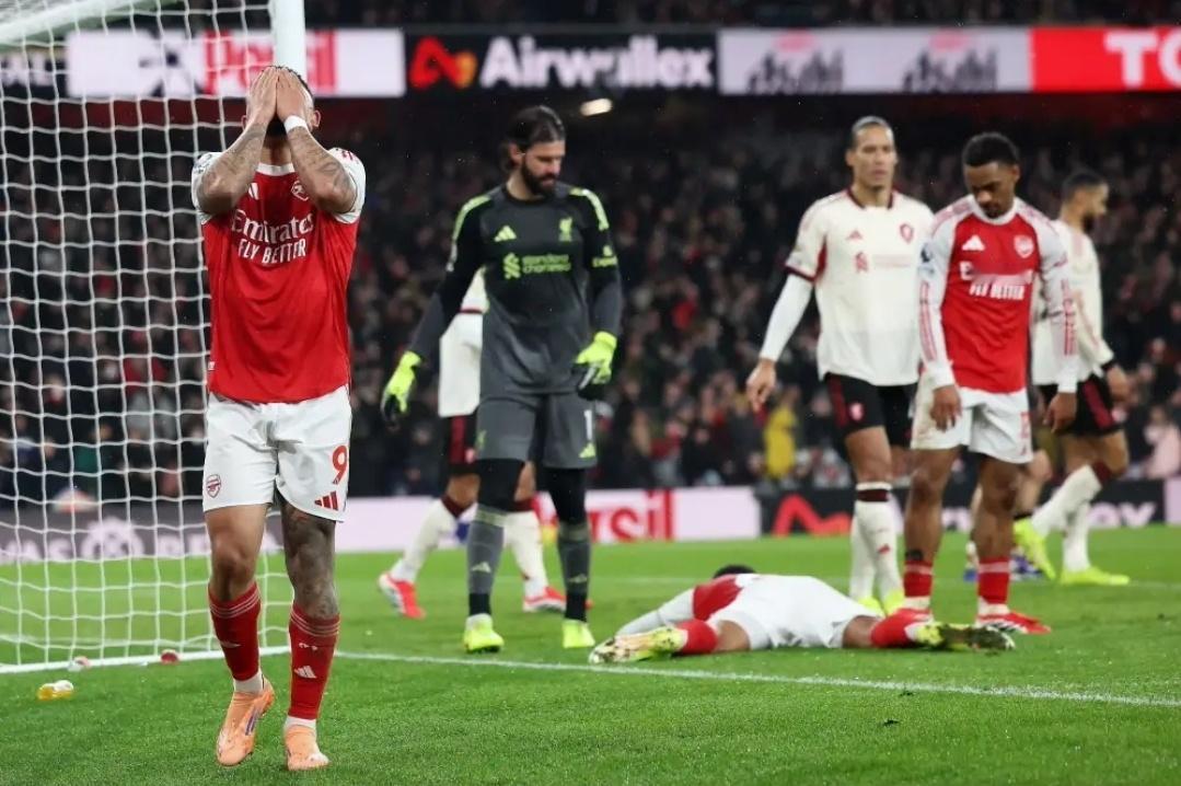 枪手争冠愈稳：纵使自身偶掉链，争冠对手更拉胯苦等22载的英超冠军奖杯，阿森纳是否