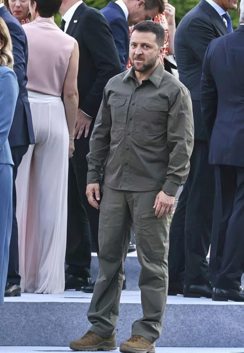 太能刷存在感了！针对美以联合打击伊朗，乌克兰总统泽连斯基突然宣称愿意助力对伊朗的