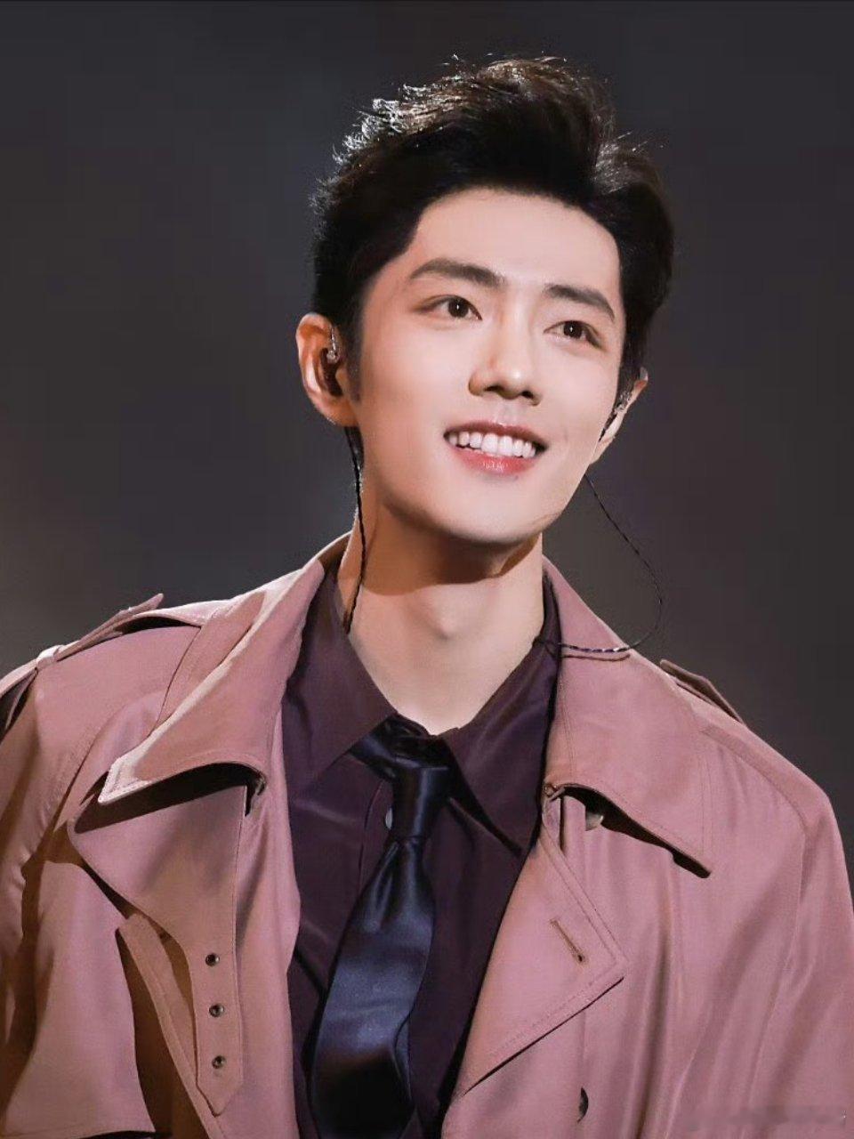 肖战抢座投票榜一热力值破四亿，肖战实力已顶破天了，关键他还帅裂苍穹，怎么会有如此