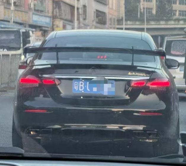 商赛两用不是在赛道，就是在CBD 