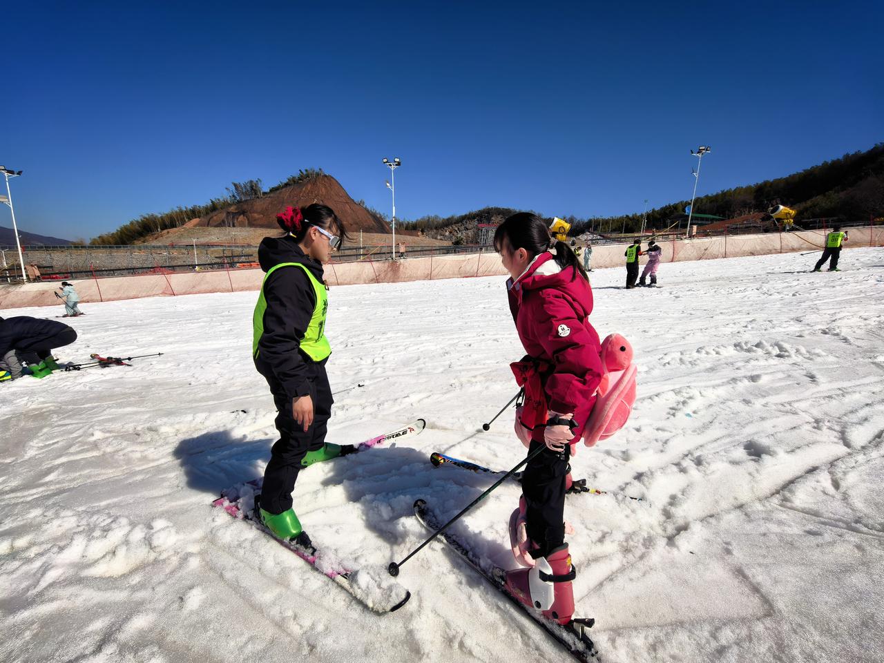 谁说江南没有速度与激情？当雪板切过宜兴竹海的雪道，那种肾上腺素瞬间飙升的快感，真