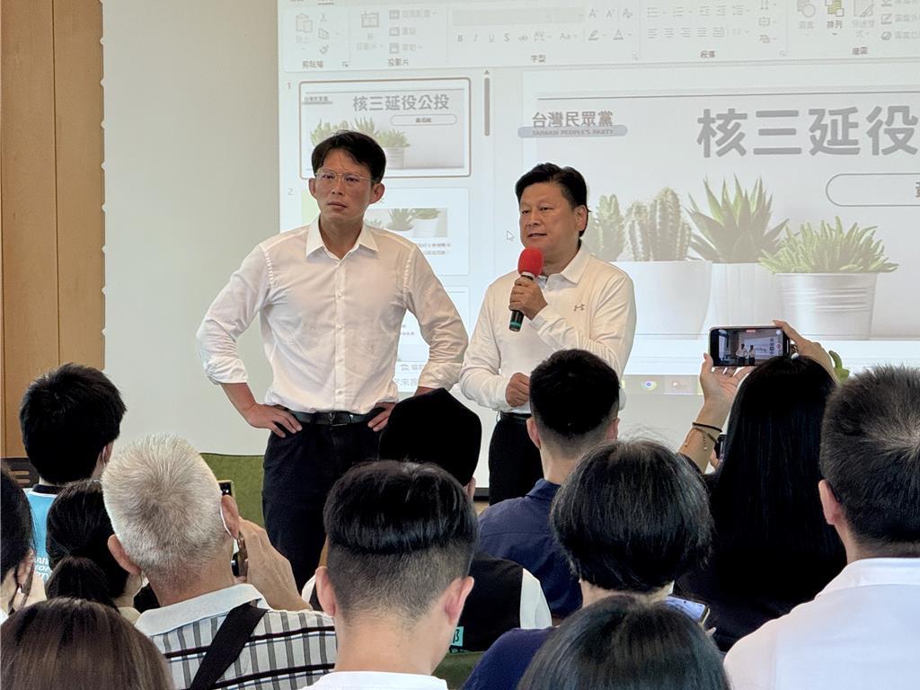 黄国昌花莲宣讲核三公投 被问是否站台挺傅这么说。大罢免进入最后关键时刻,民众党主