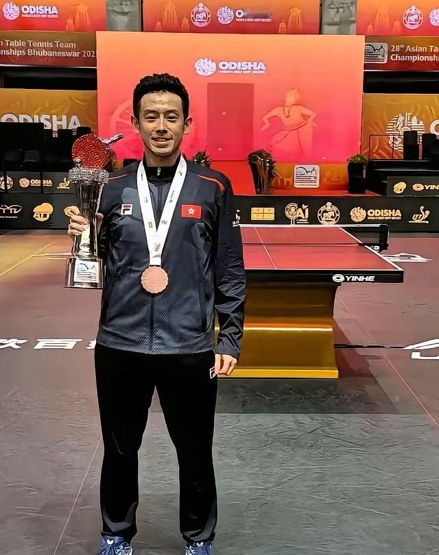 “大圣”黄镇廷这次亚锦赛太给力了，真打了回“高端局”！香港队拿了团体亚军，半决赛