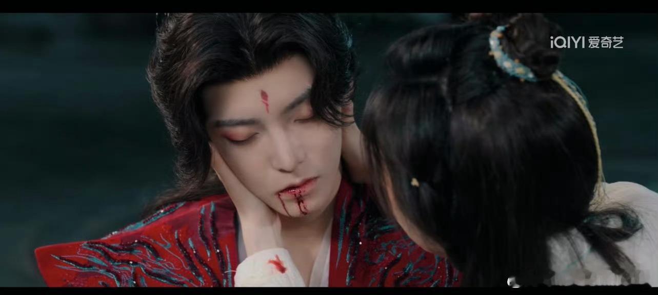 又见侯明昊战损妆 《逍遥》舞台惊现神仙战损妆！血痕与凌乱发丝氛围感拉满，又苏又带
