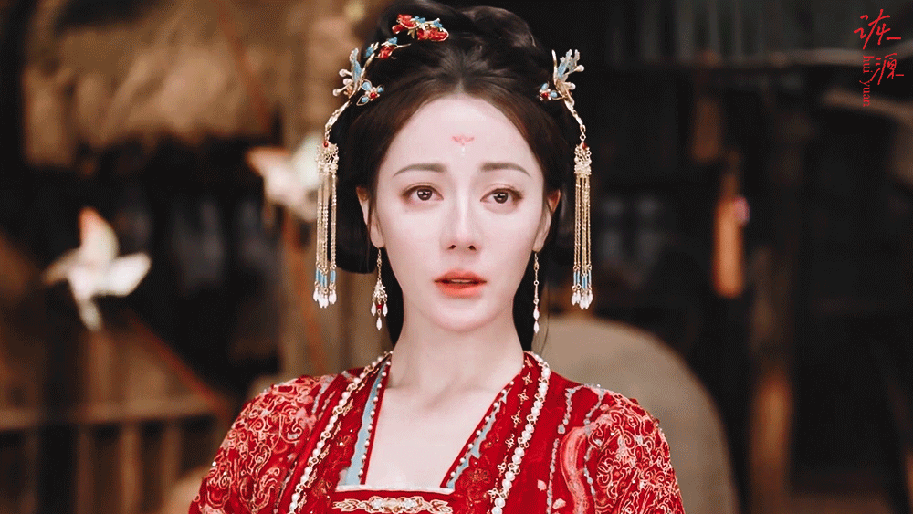 迪丽热巴 《白日提灯》贺思慕 / 动图▷垂发+红衣+红发带-转身·红衣-抬眸·丸