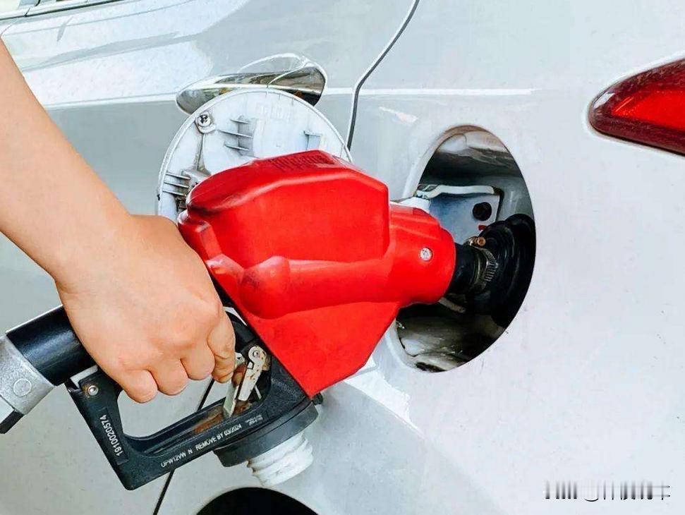 很多人看到某消息说：2030年，2035年计划停产燃油车，很多人兴奋的不得了，觉