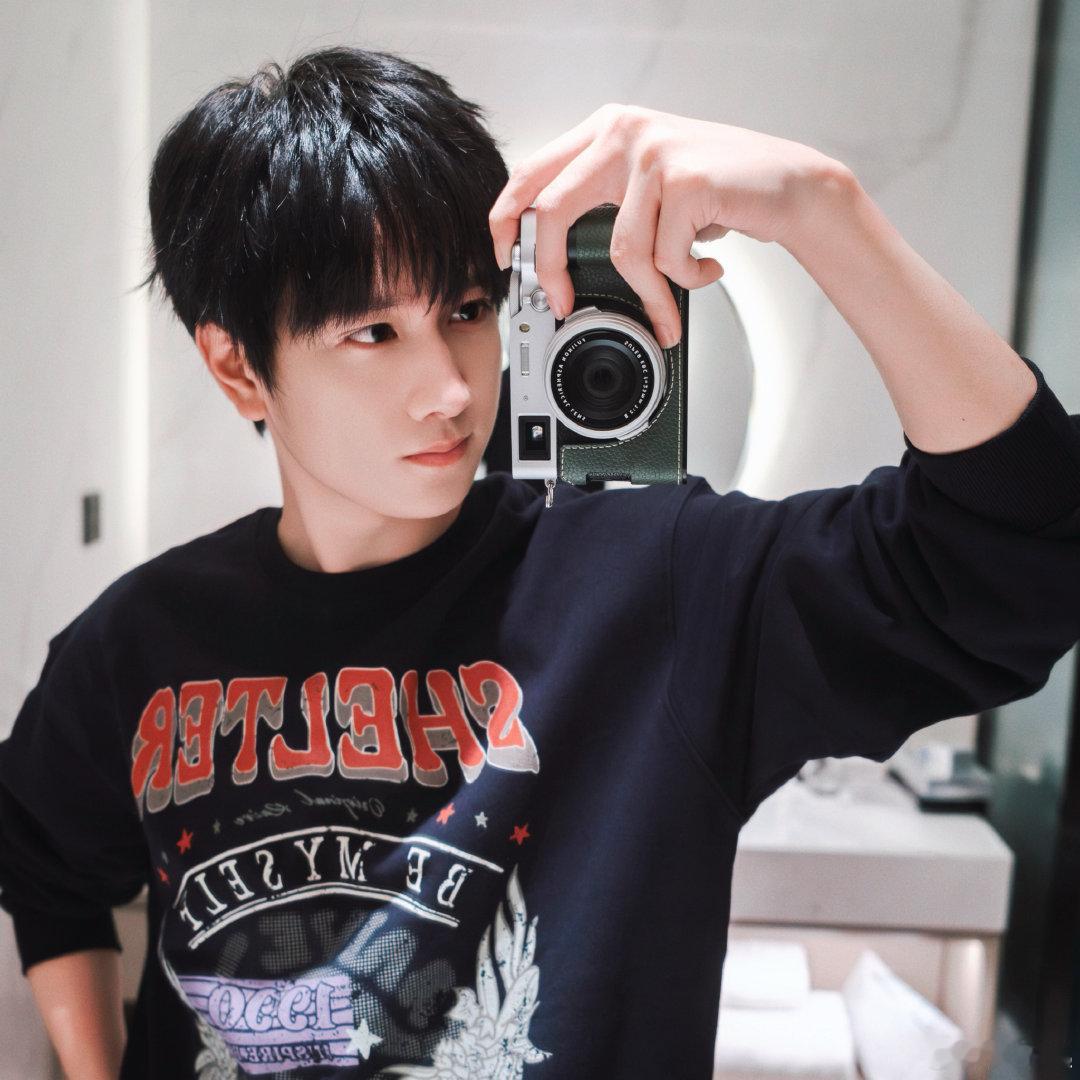 敖子逸立春随拍 敖子逸立春随拍来啦！少年感满分的，立春快乐，还有没有存货统统都放