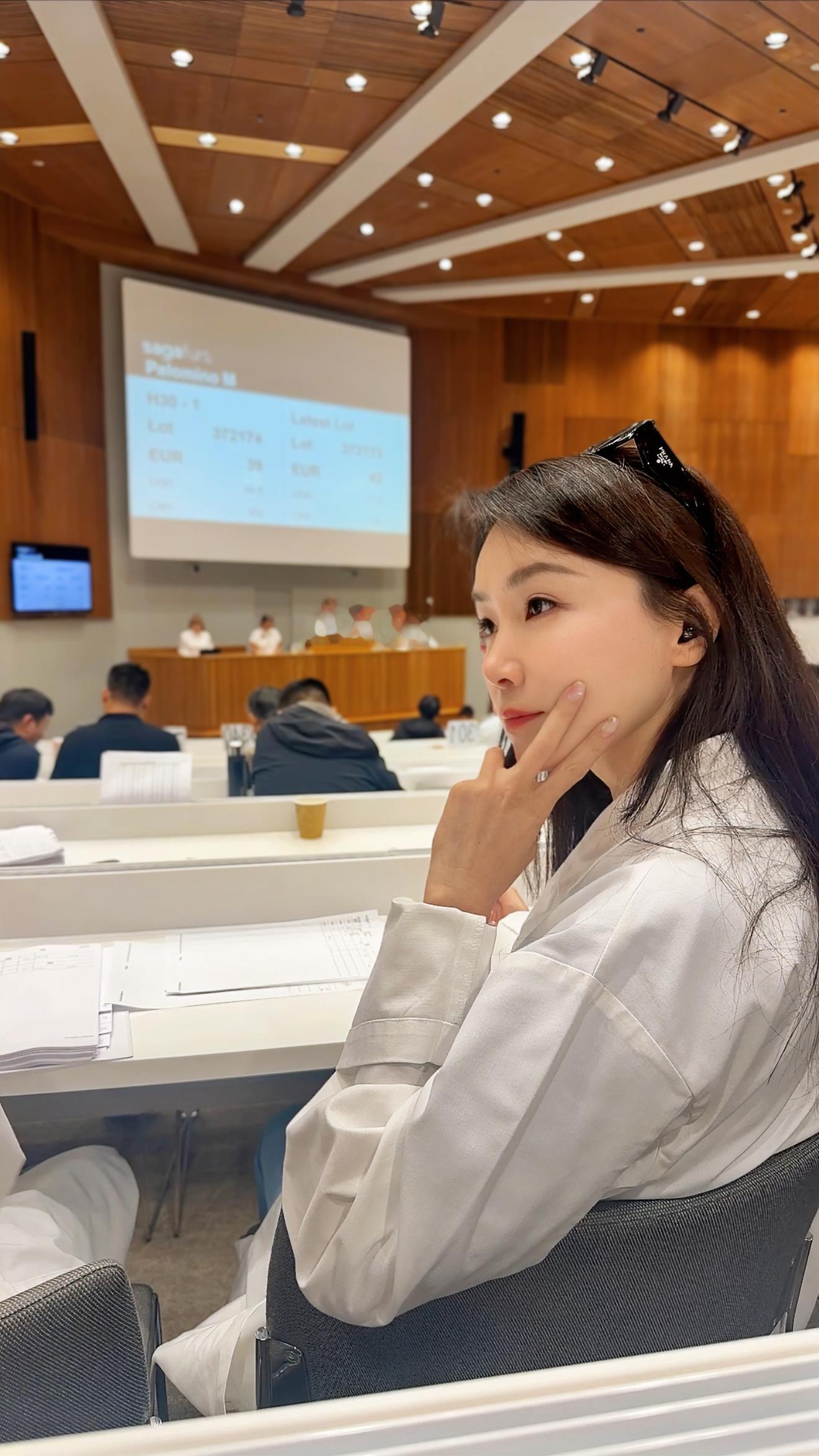 睡了四个小时。就起来学习，工作 芬兰·赫尔辛基