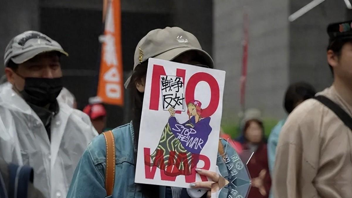 莎拉·杜特尔特在奎松市高喊“辞职！下台！”，马科斯两天后回了一句“你无法强迫任何