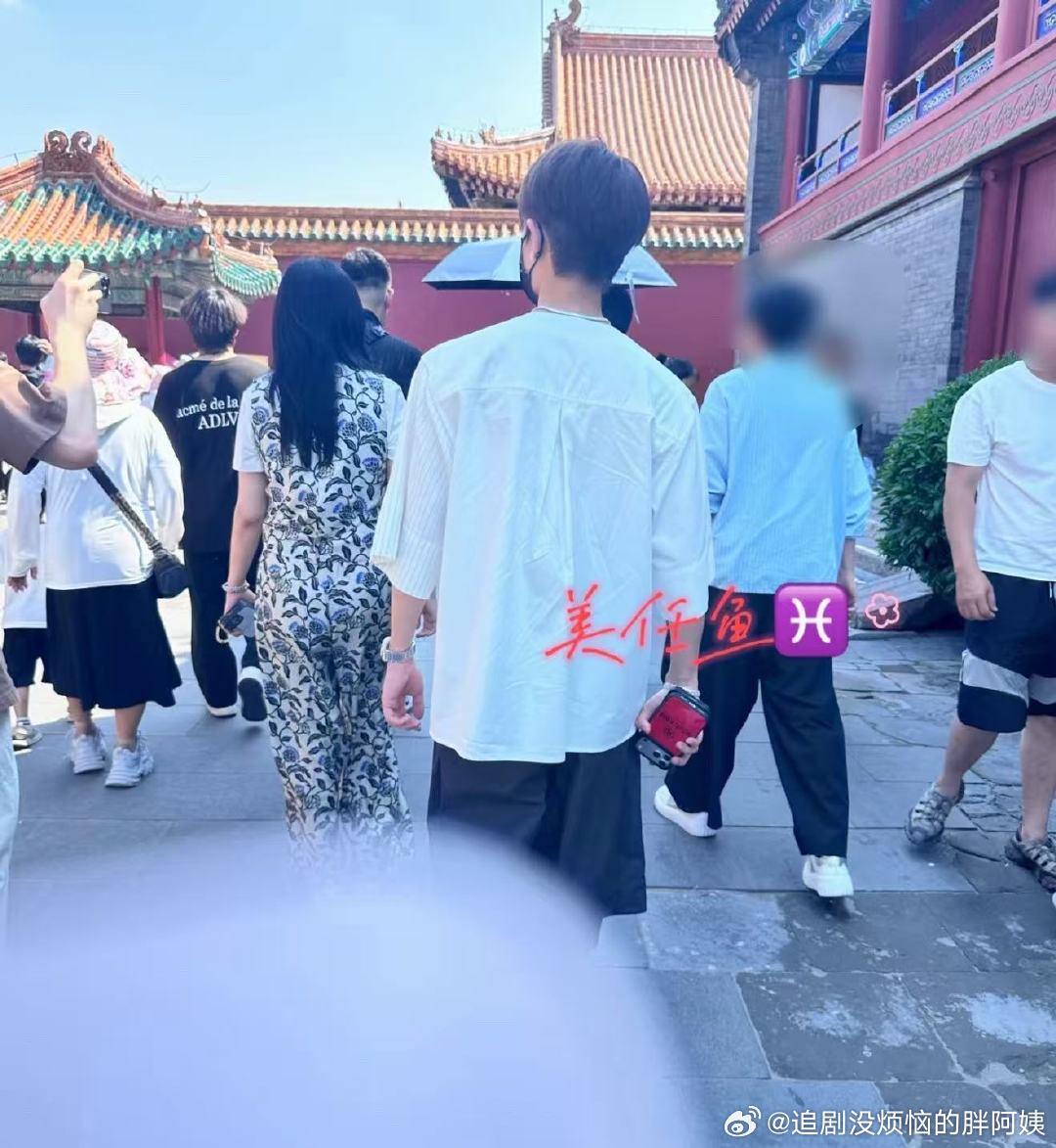 沈阳故宫偶遇任嘉伦网友沈阳故宫偶遇任嘉伦 网友沈阳故宫偶遇任嘉伦