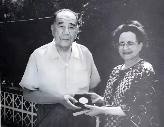 1976年7月14日，国家地震局在唐山召开会议。专家汪成民在晚间座谈会上透露：“