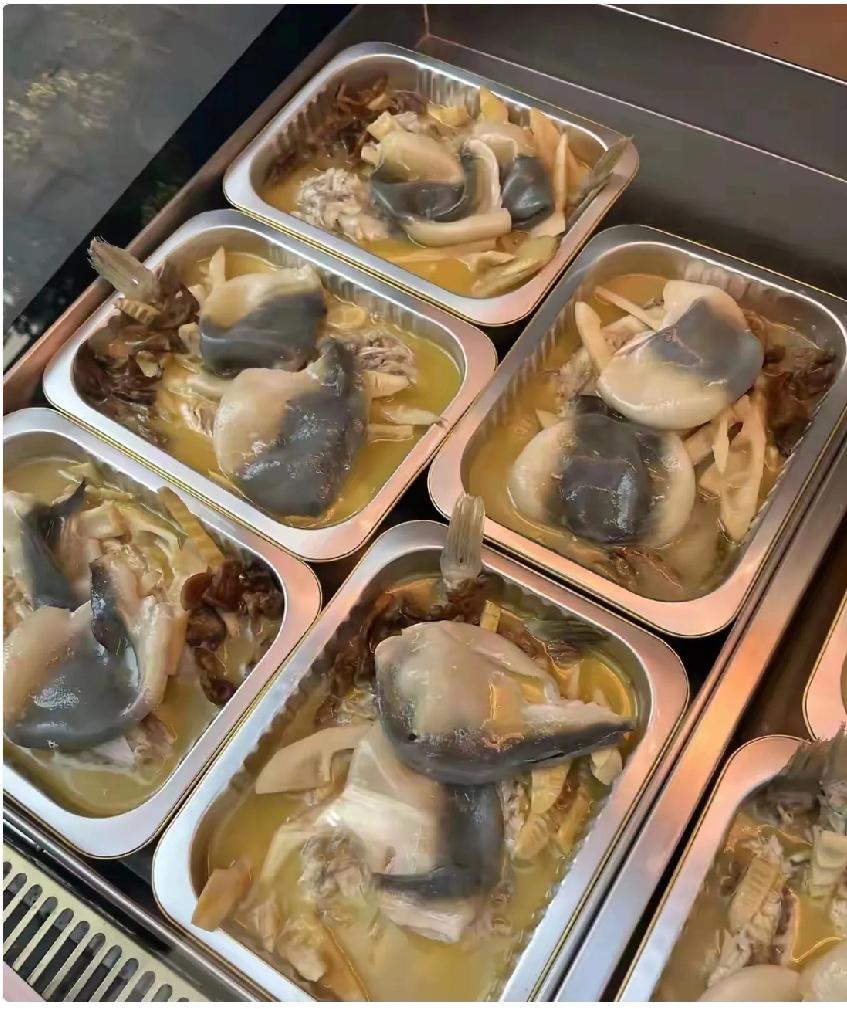 我敢打赌！90%的人都不知道这是什么菜，这玩意不但好吃，而且还老贵了！能一眼看出