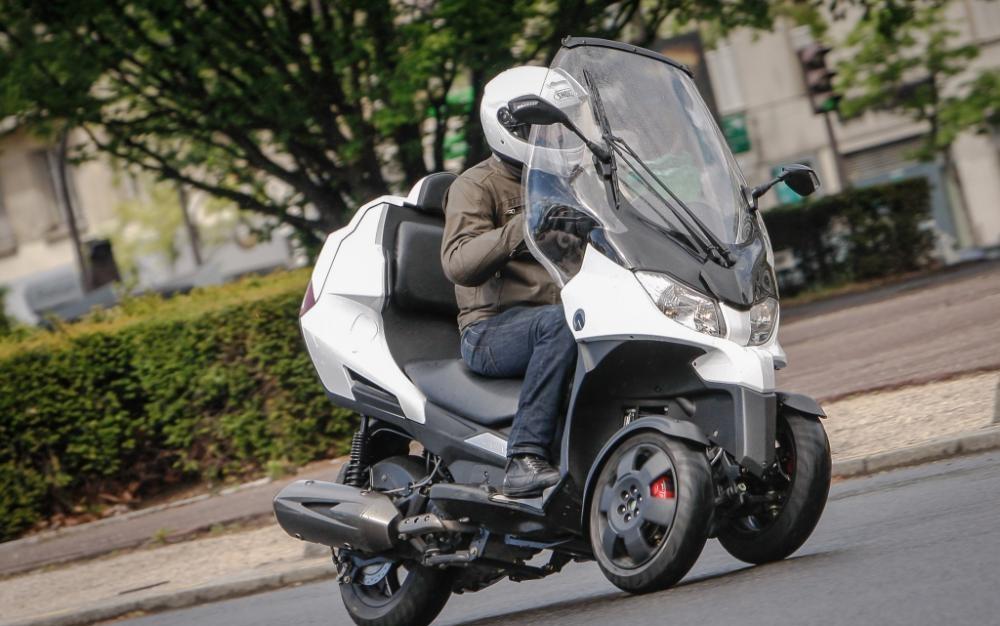 摩托车更符合LESS IS MORE的人生哲学，为什么无法成为上海人生活里的主要