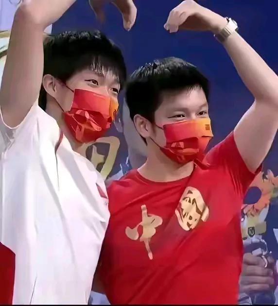 唉，前无古人，后无来者，！！！樊振东在前，林诗栋在后，三大赛拿一冠军在说吧[捂脸