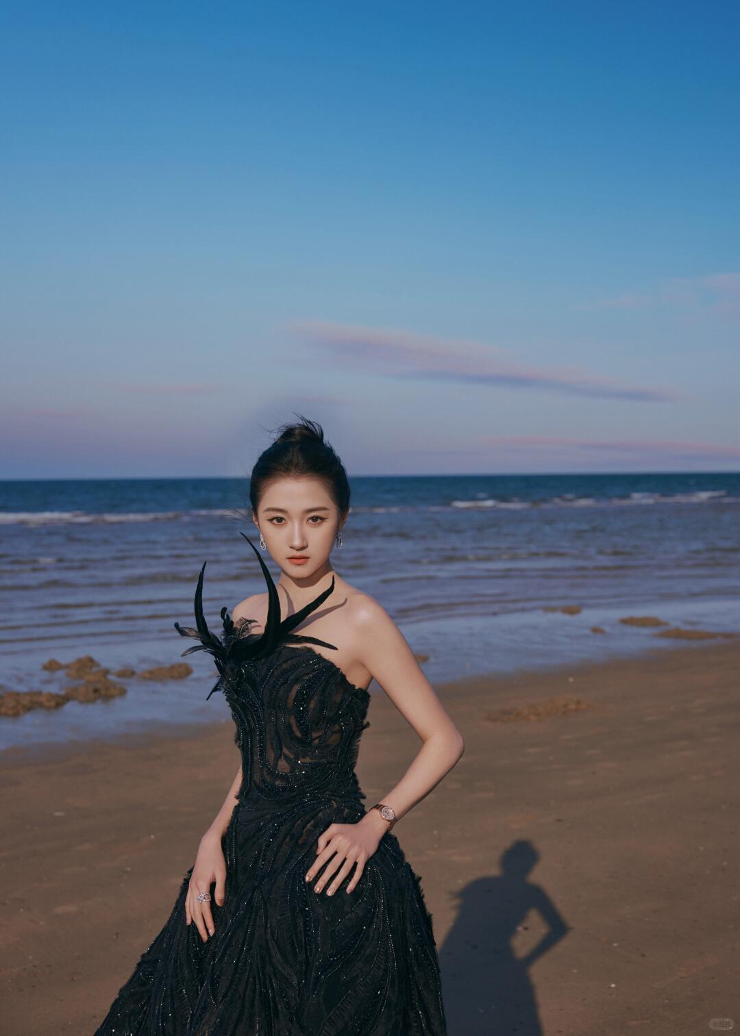 关晓彤飞天奖造型出来了，ELie Saab2026秋冬高定国内首穿[good] 