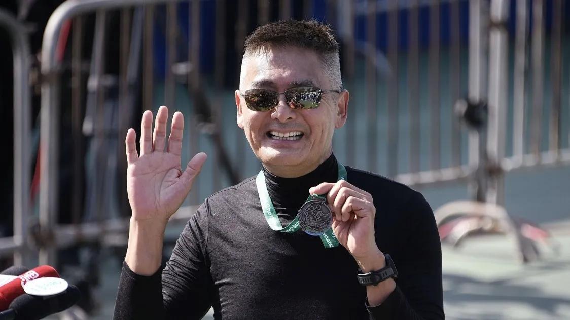 70岁周润发将重返马拉松赛道！
70岁的周润发将于2026年1月18日重返香港马