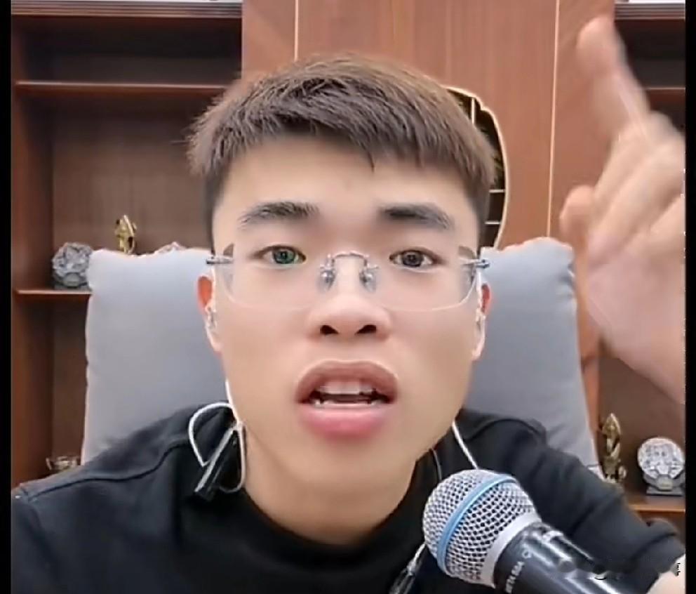 粉丝拿燕来家庭矛盾悲剧扎心，燕来回怼扎不了我心，我没倒下，朋友没离我而去！

 