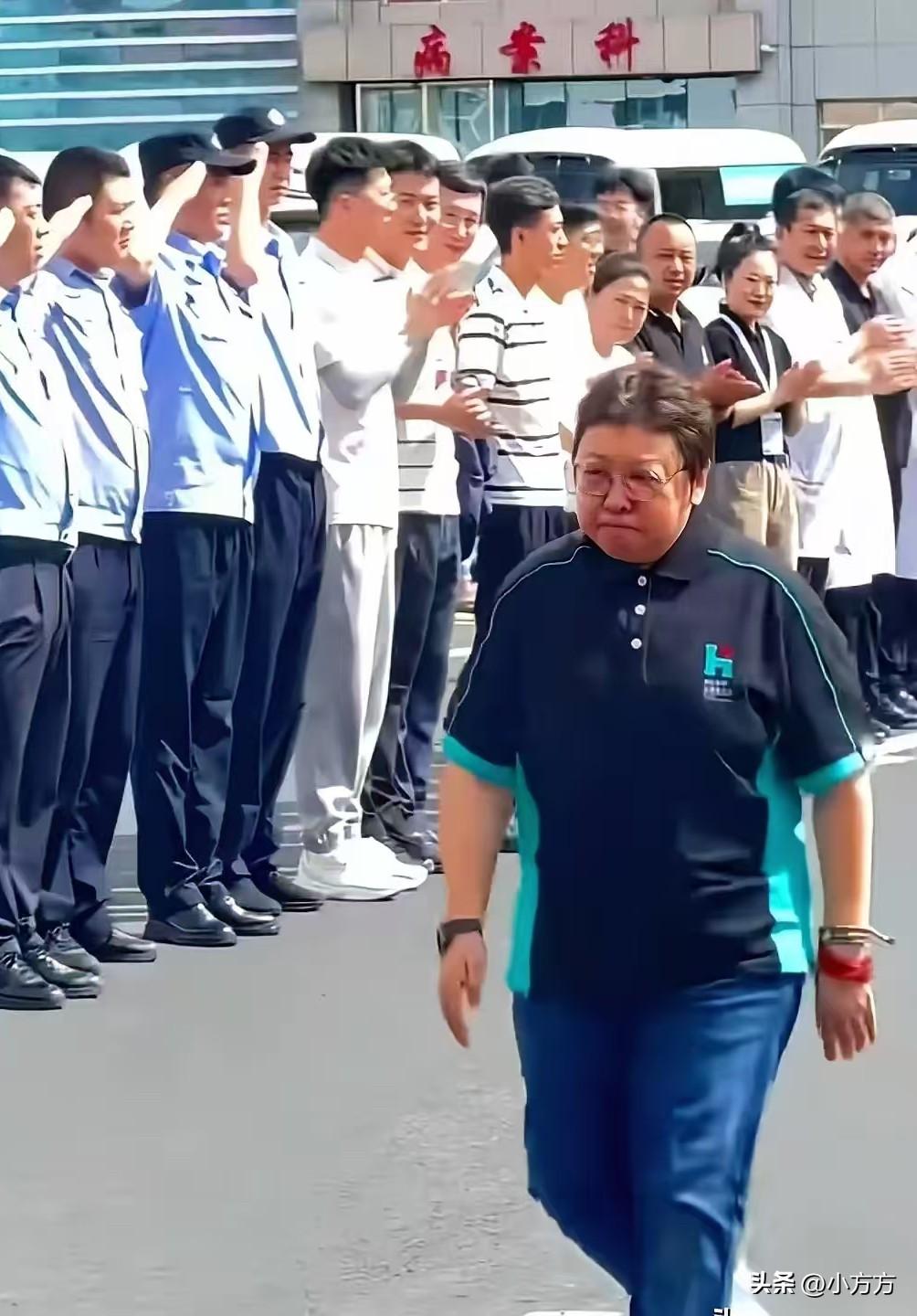 几千万的大单怎么落到了中间商公司头上？同款救护车的单价为什么突然飙升？
这几天，