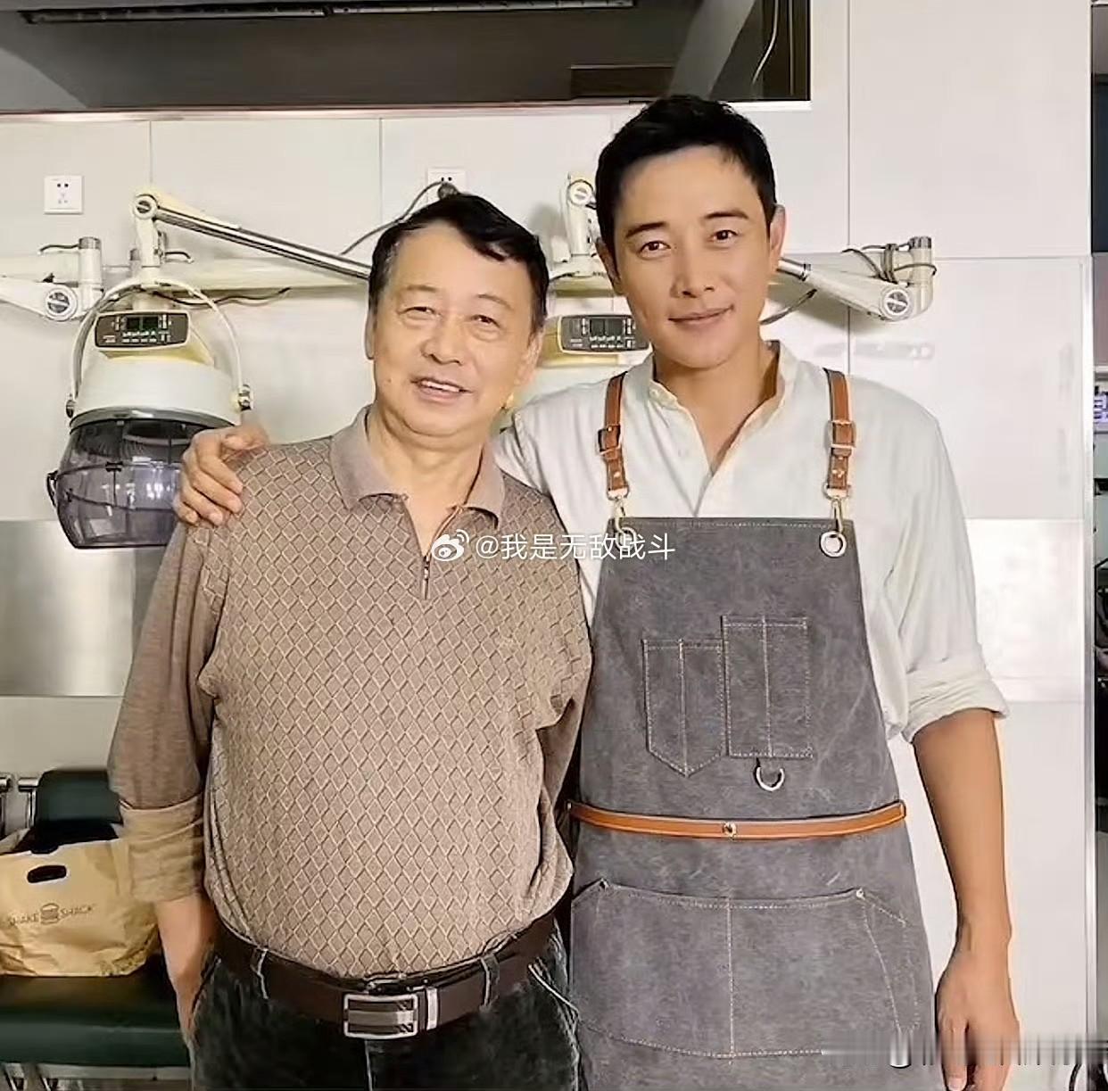 罗晋父亲11月19日离世，享年70岁，他的经纪人在朋友圈发了讣告，罗晋停工一年照