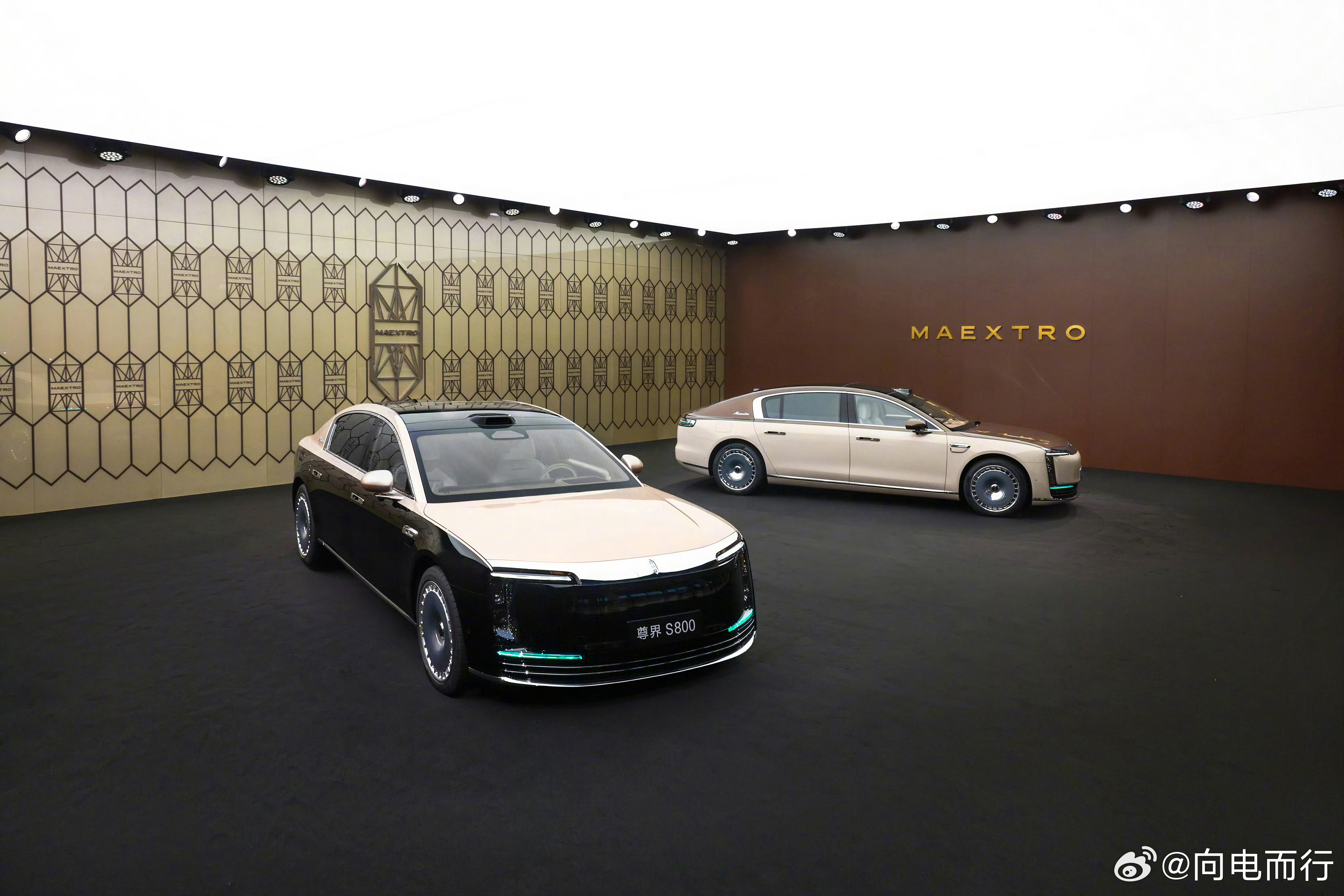 鸿蒙智行技术焕新发布会今天的两位主角