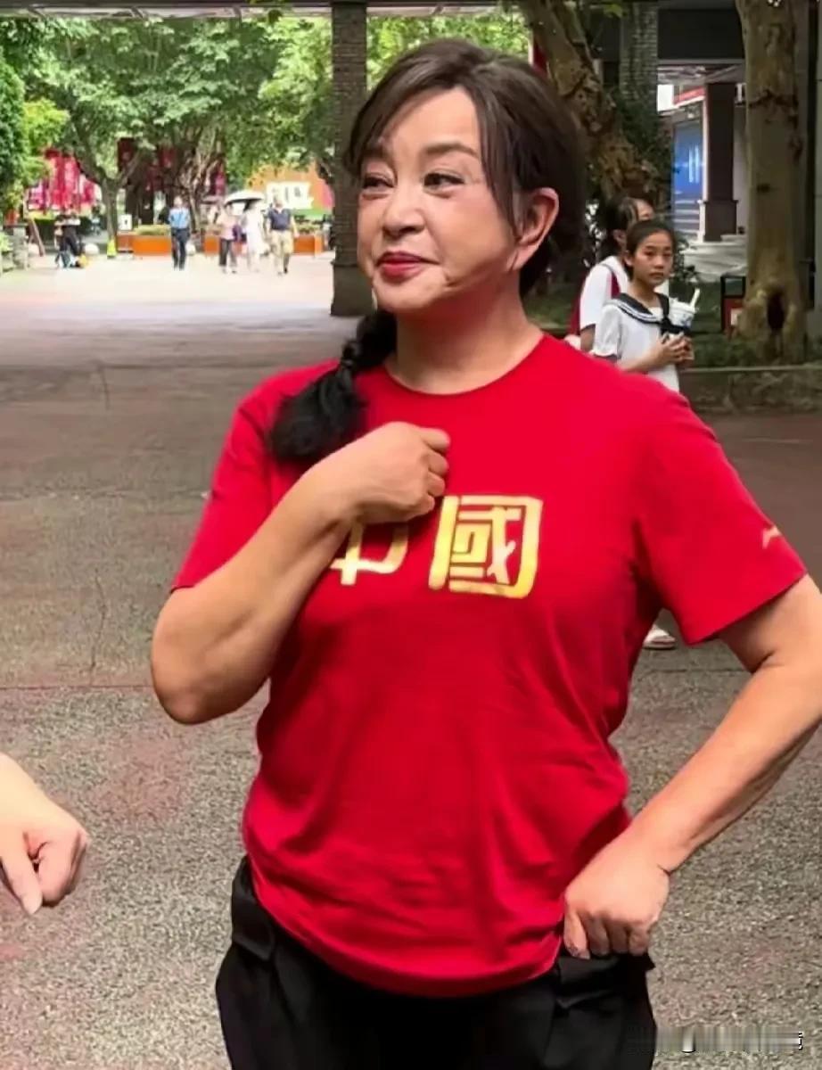 刘大妈这副模样，以后还能在影视剧中扮演少女的角色吗？
虽然她很热衷于扮演年轻的女