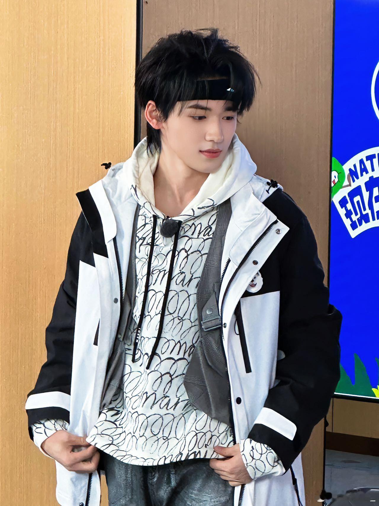 #现在就出发2全员cos自己#哈哈，全员cos自己这个主意真的太有创意了！每个人