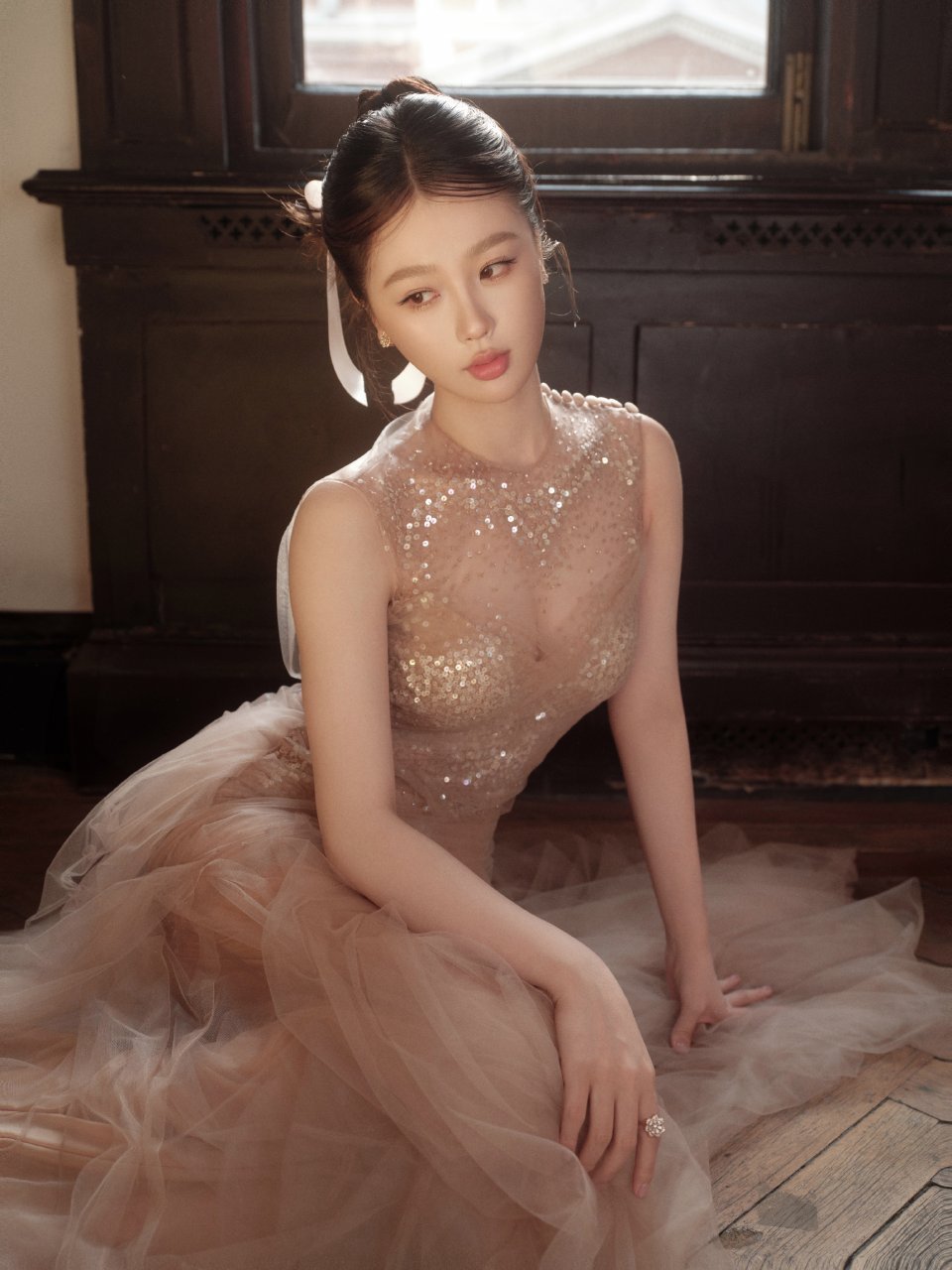 啊啊啊啊啊啊啊美裙而且是高定淡妆完美！！[抱一抱][抱一抱][抱一抱][抱一抱]