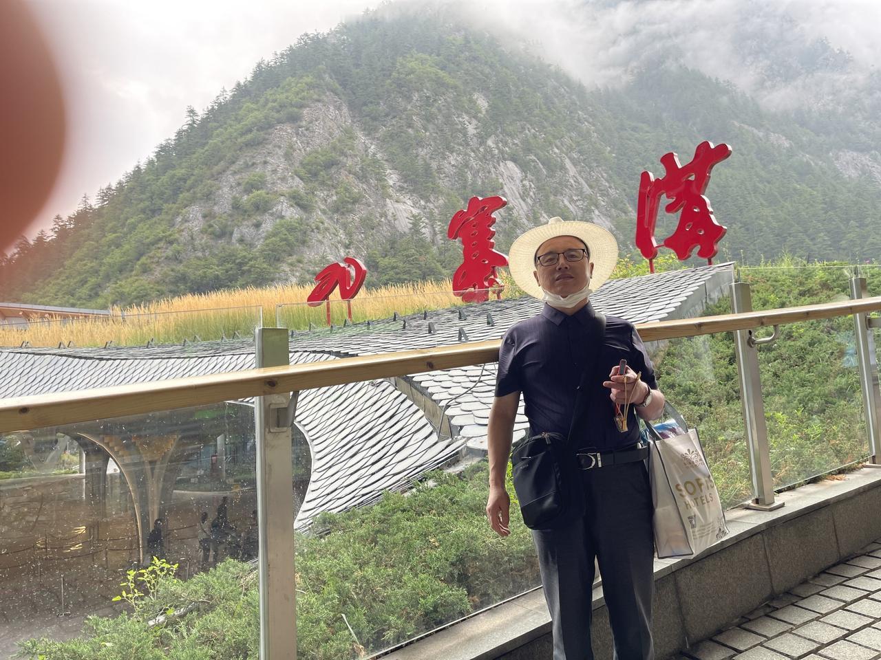 天上瑶池仙境，人间神奇九寨-炎炎夏日奇热无比，寻找最美避暑胜地，当数四川省北部与