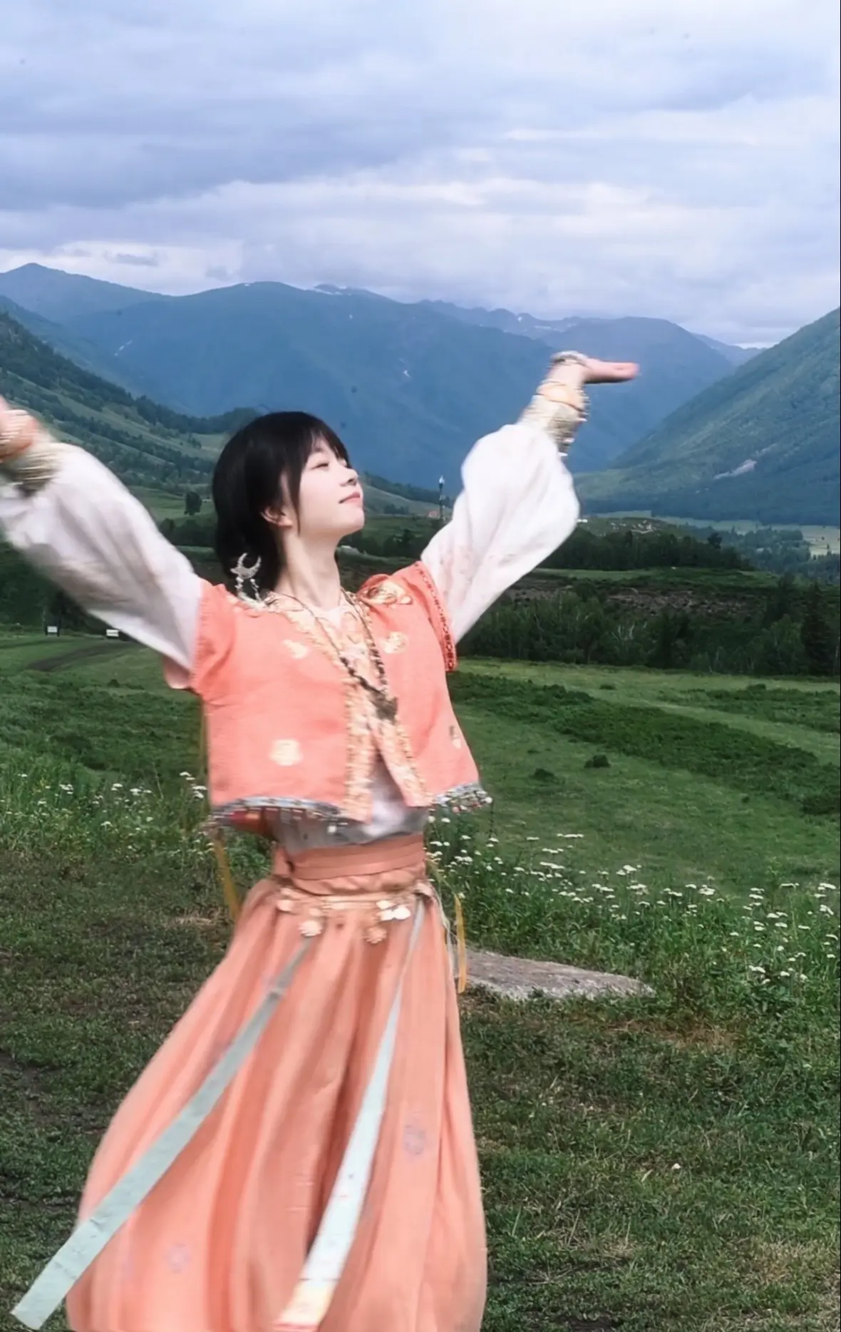 她也是小偷、扒手、骗子，是来颠覆我人生的救星。