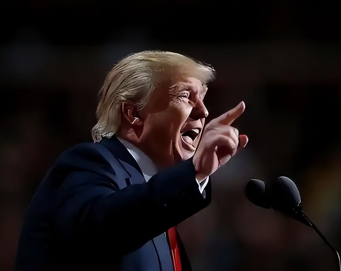 特朗普这话就很有意思了！
当主持人问他，如果日本与中国开战，美国会不会支持日本时