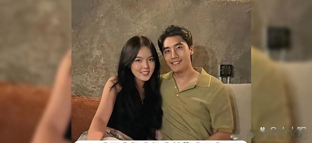 李咏女儿法图麦公开和男友的合照，不得不说这男的长得还挺帅的，有认识她男友是谁的吗