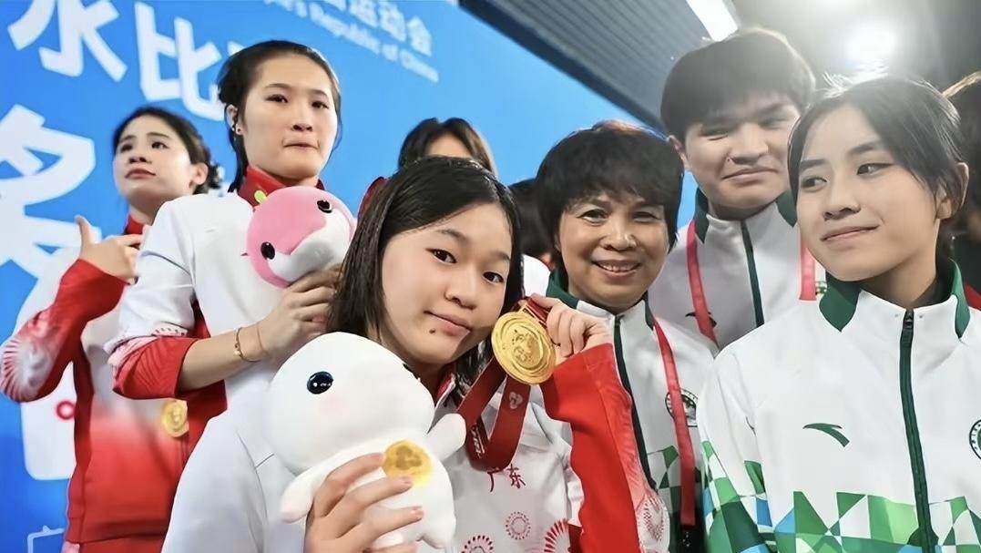 全红婵还是那个天花板，全运会跳水团体赛带着广东队夺冠，动作稳准狠，水花比别人的都
