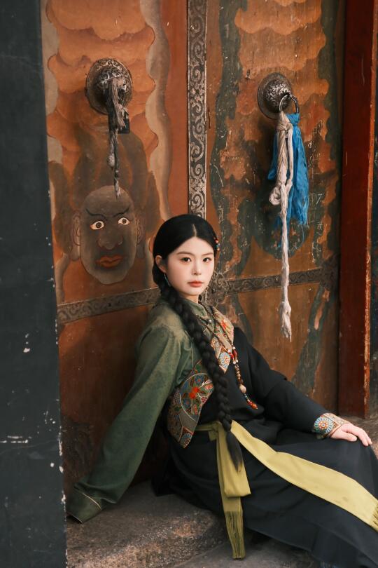 来西藏当然要拍一次藏服写真啦～