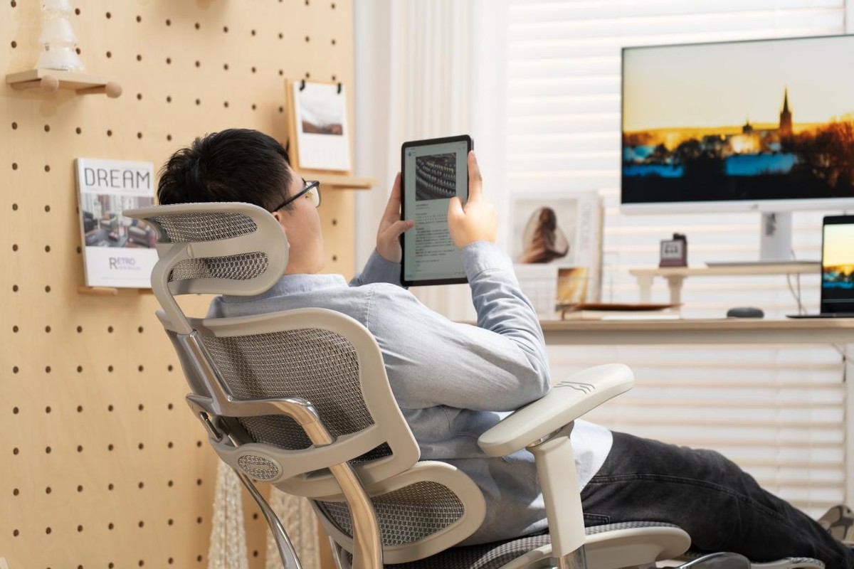 打工人的硬核搭檔，久坐真不累！保友金豪E2 Pro人體工學椅測評